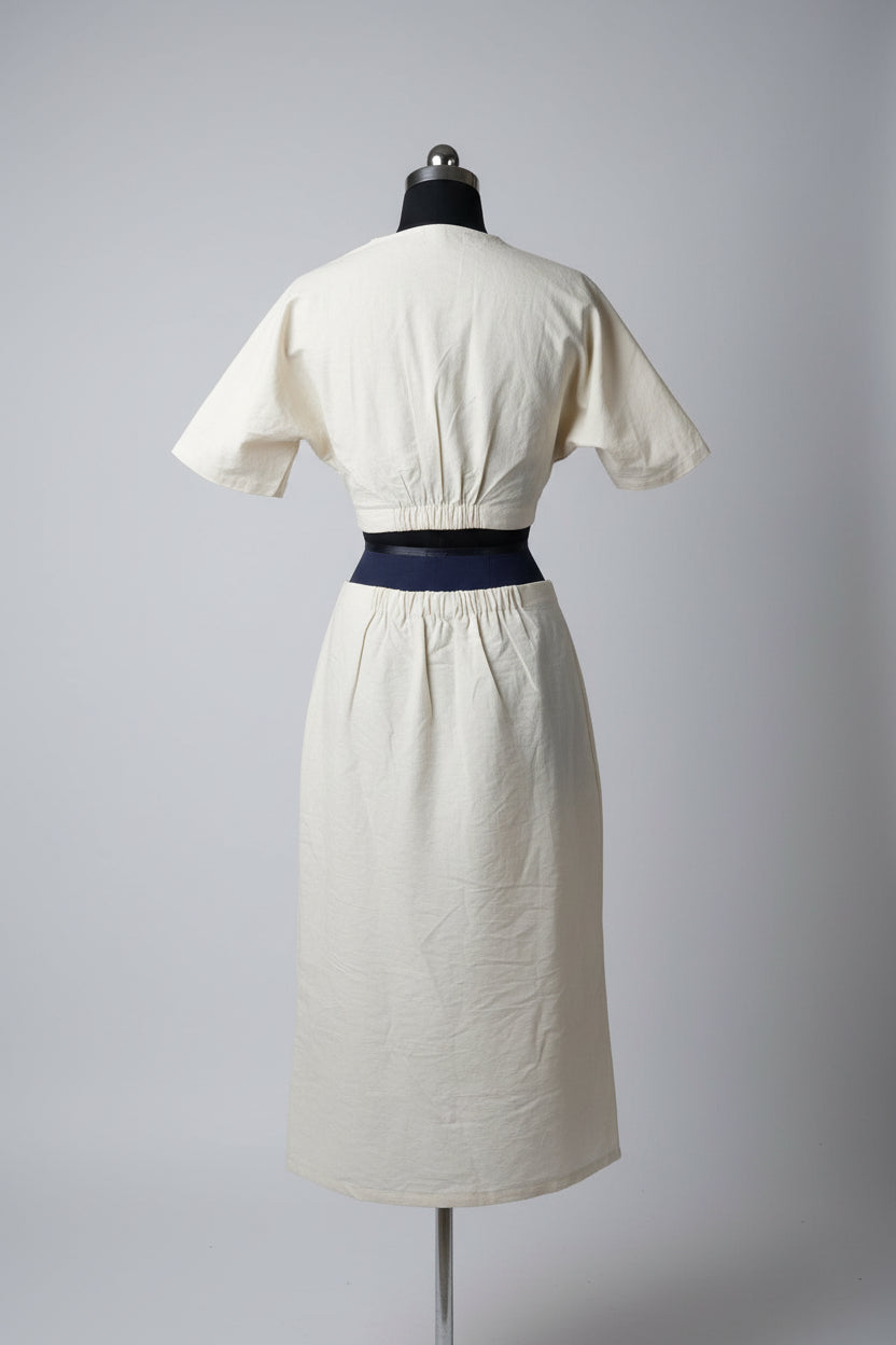 Elastic back of the dress